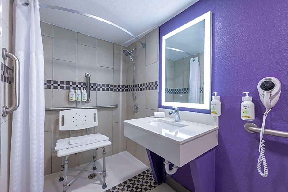 La Quinta Inn & Suites by Wyndham Kansas City Lenexa