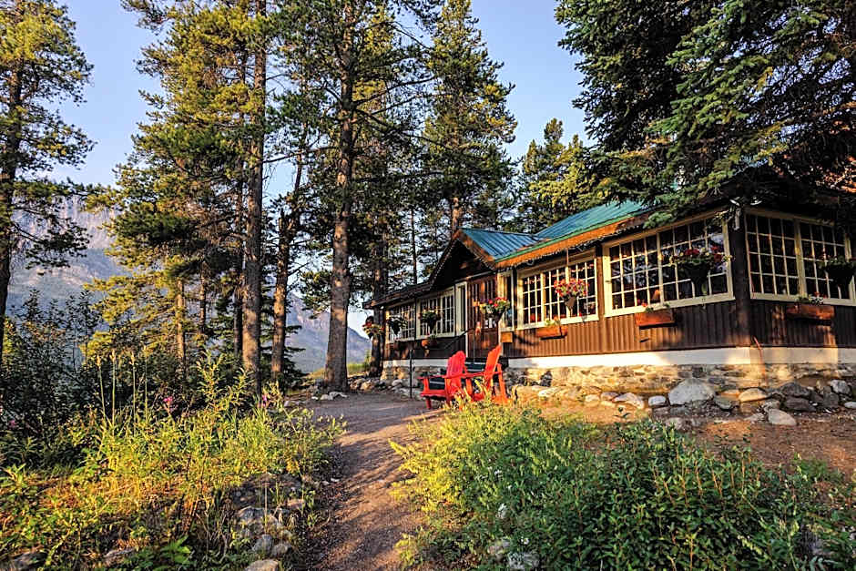 Storm Mountain Lodge Cabins Dining