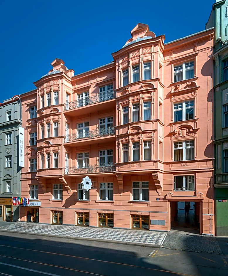 Hotel Taurus