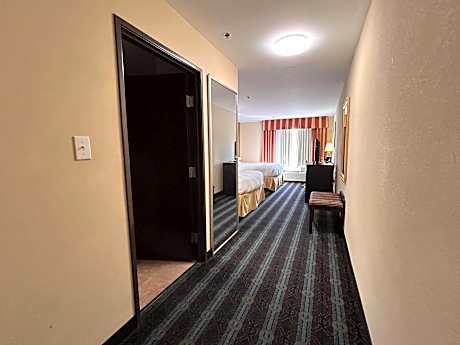 Suite Two Queen Beds Non Smoking