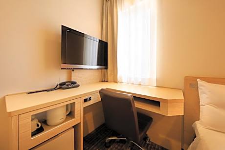 Semi Double Room - Non-Smoking
