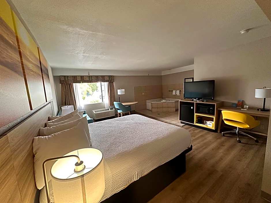 Days Inn & Suites by Wyndham Artesia