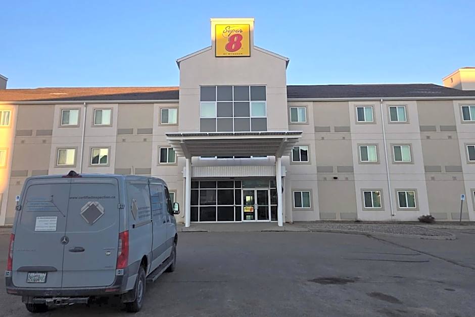 Super 8 by Wyndham Estevan