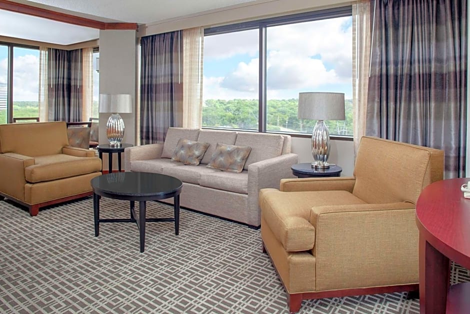 DoubleTree By Hilton Kansas City Overland Park