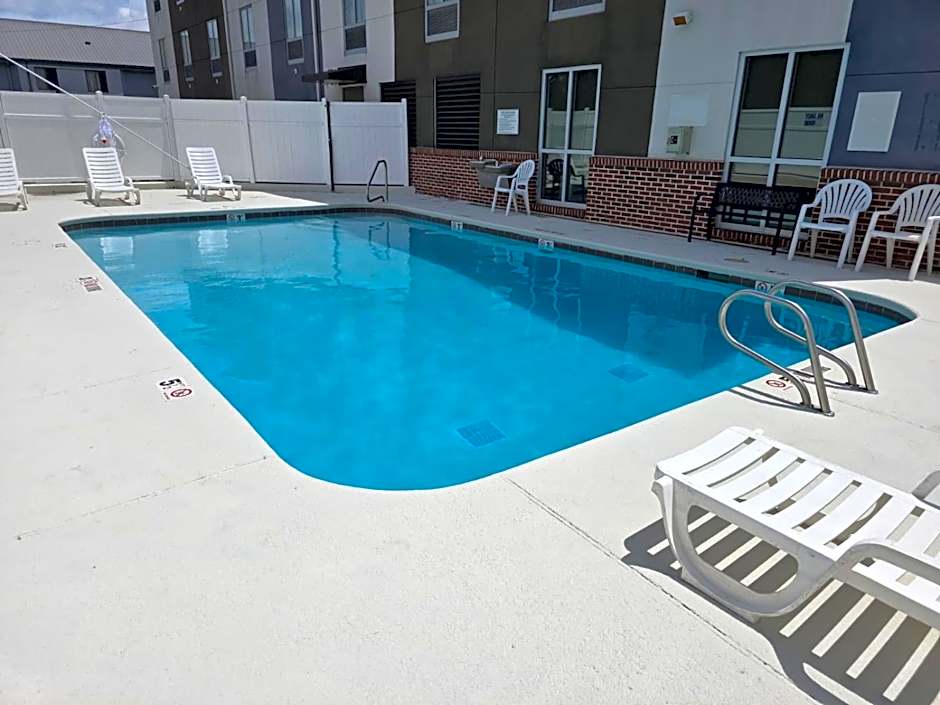 Comfort Inn & Suites Brunswick I-95