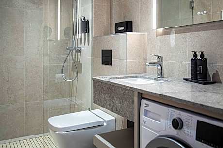 Deluxe Double Room (1 King Bed)