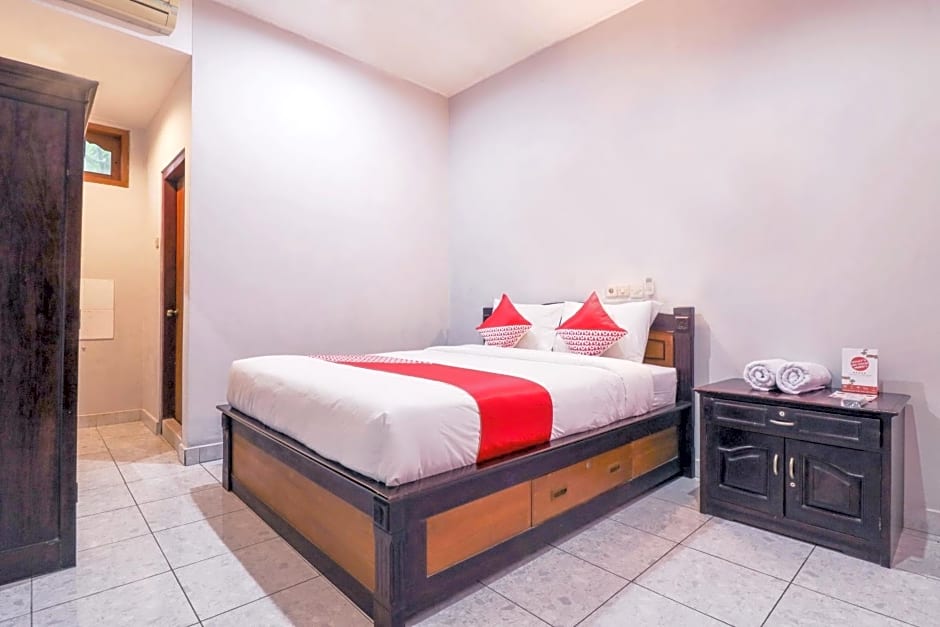 OYO 2411 Taman Mekar Beach Inn 2