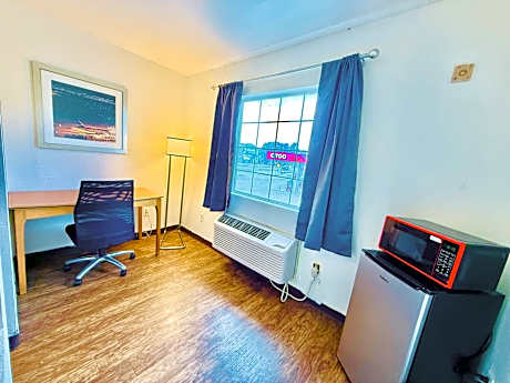 Suite - King Bed Non - Smoking