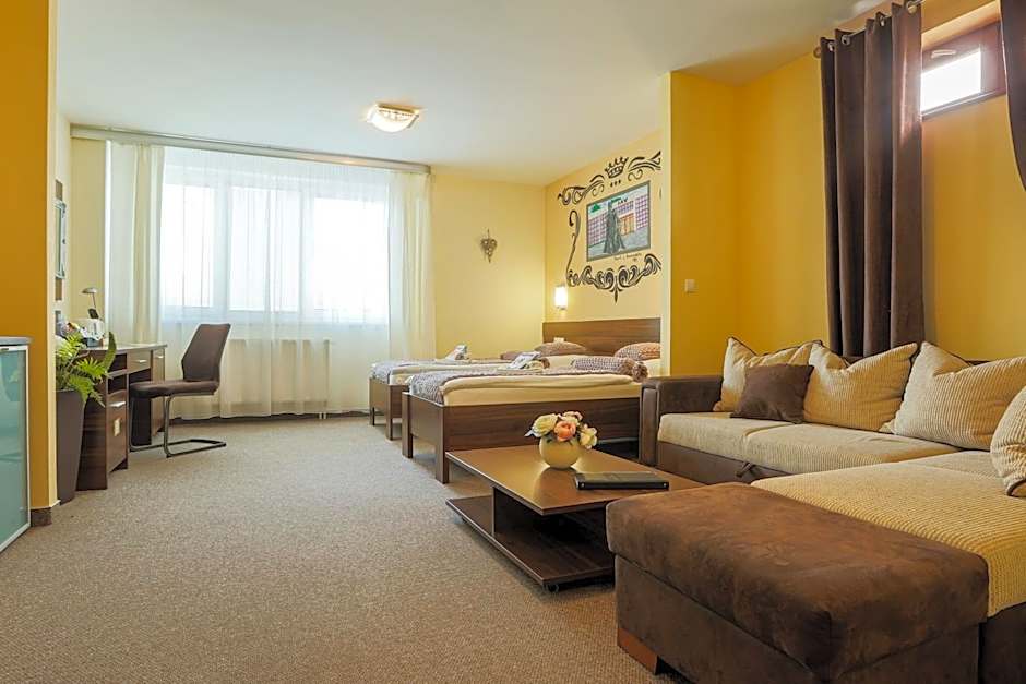 Grand Hotel Senica, Garni