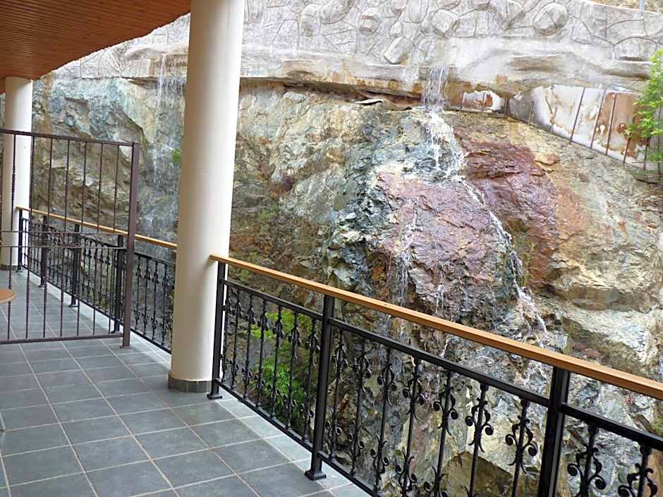 Mountain Rose Hotel & Restaurant