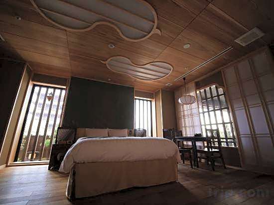 Sunrise Suites