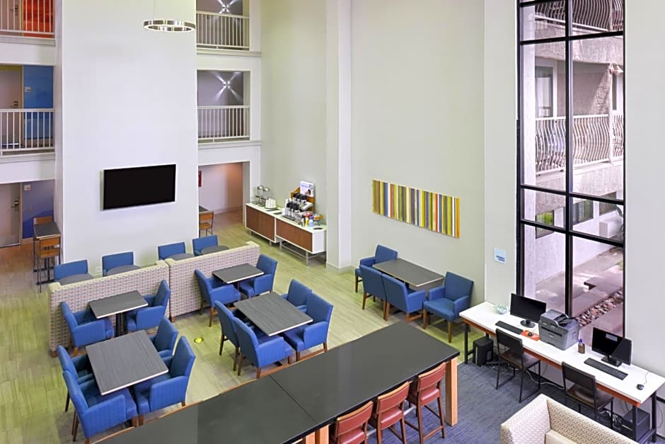 Holiday Inn Express Palm Desert By IHG