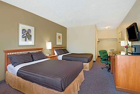 2 Double Beds Mobility Accessible Room Kitchenette Non-Smoking