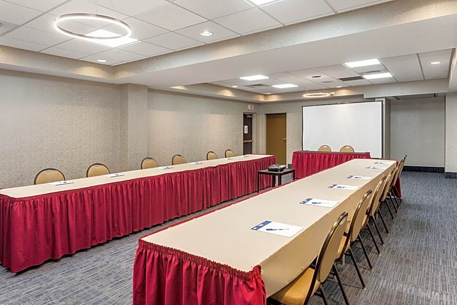 Holiday Inn Express Hotel & Suites Providence-Woonsocket By IHG
