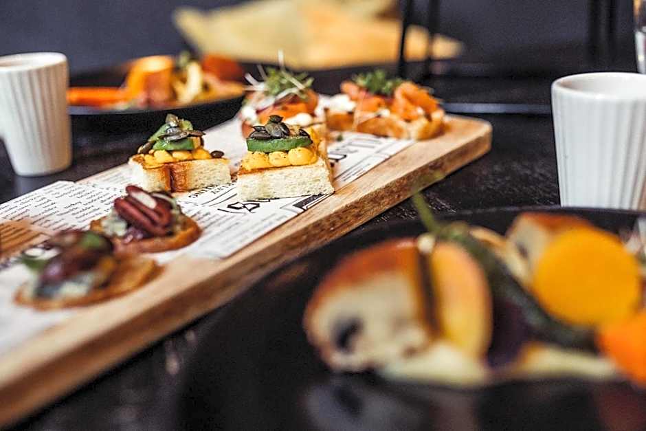 Post-Plaza Hotel & Grand Café