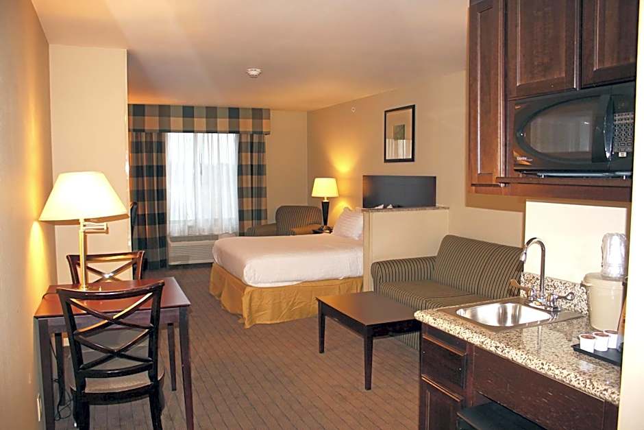 Holiday Inn Express & Suites Syracuse North - Airport Area by IHG