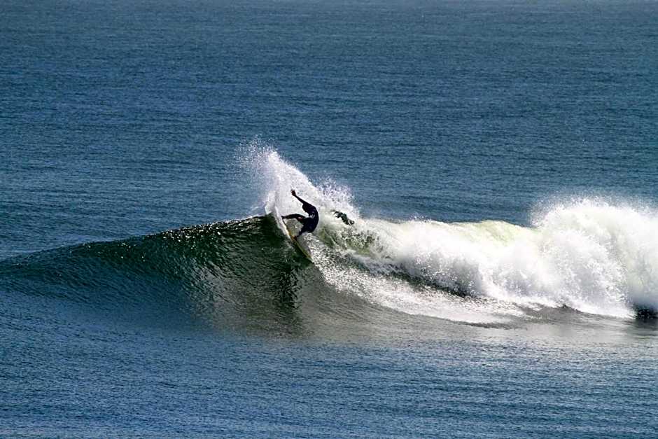 Bazils hostel & Surf School