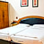 HelloStay Hotel 7504 Priya Kahravel Nagar