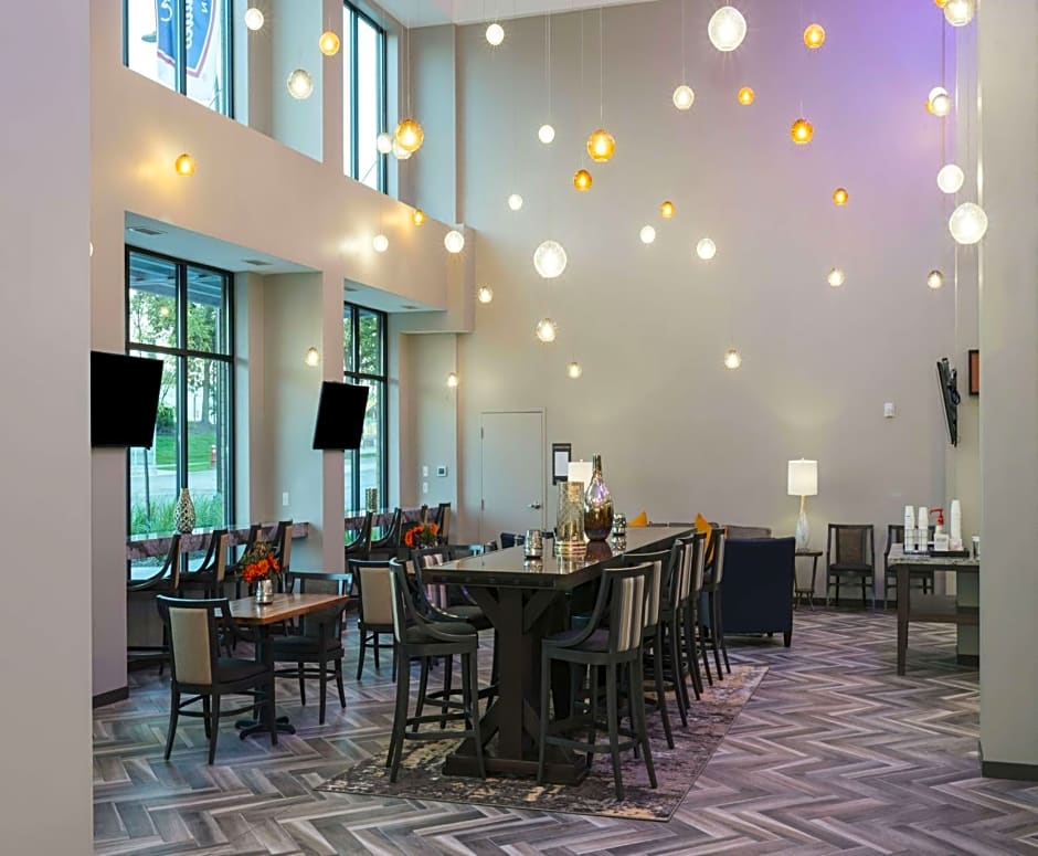Hampton Inn By Hilton and Suites Minneapolis University Area, MN