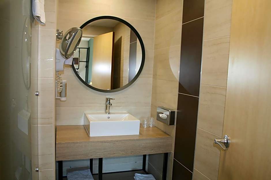 Kyriad Prestige Montpellier Ouest - Croix D'argent