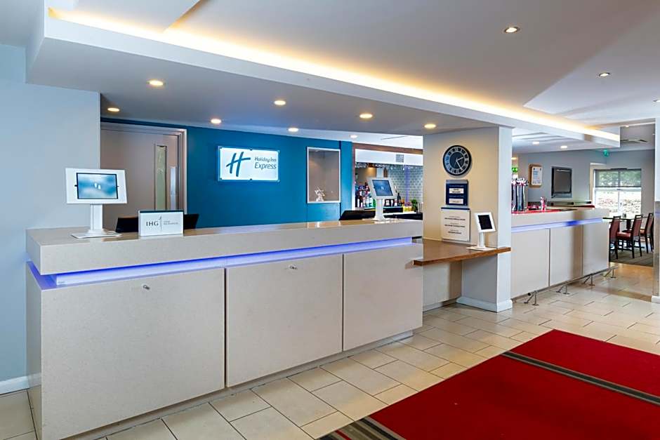 Holiday Inn Express Birmingham Oldbury By IHG