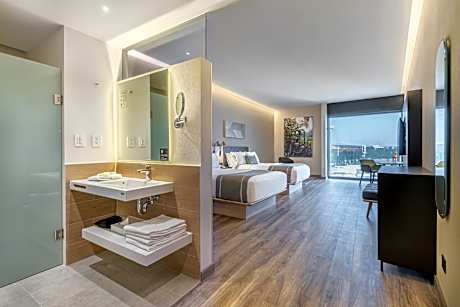DOUBLE ROOM