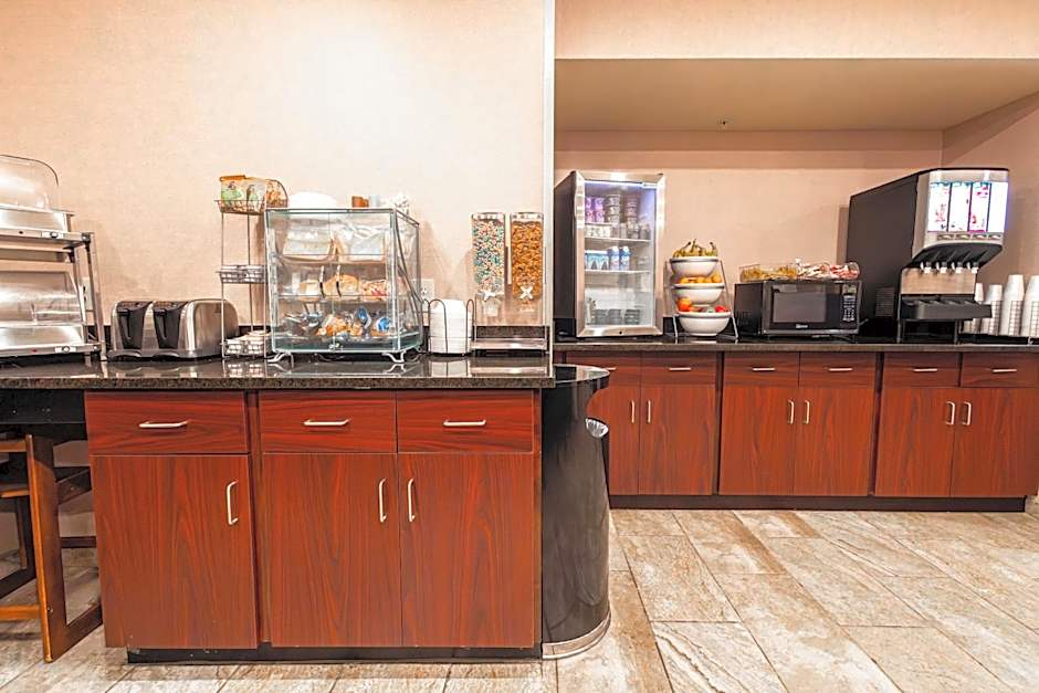 Cobblestone Inn & Suites - Big Lake