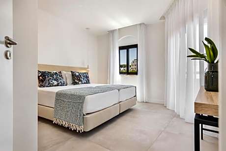 Sea View Deluxe One-Bedroom Apartment