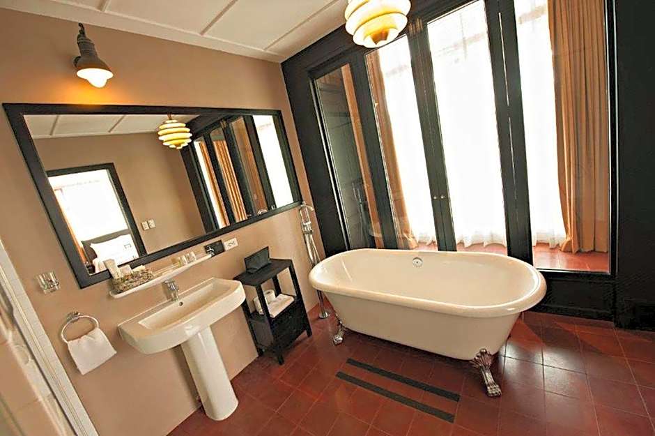 The Henry Hotel Manila