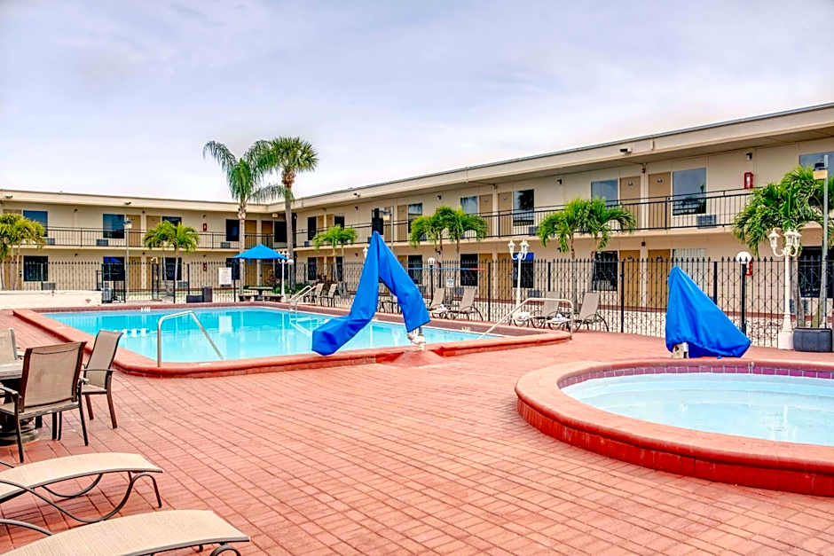 Super 8 by Wyndham St. Petersburg