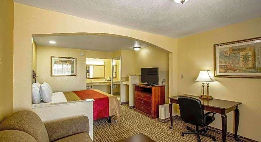 Super 8 by Wyndham Jackson MS