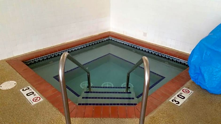 AmericInn by Wyndham Forest Lake