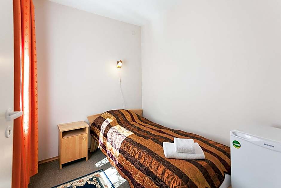 Photo 1 of 5 of Single Room