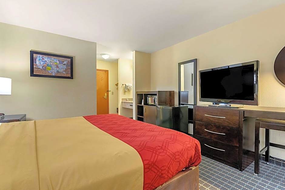 Econo Lodge Brunswick Travel Center