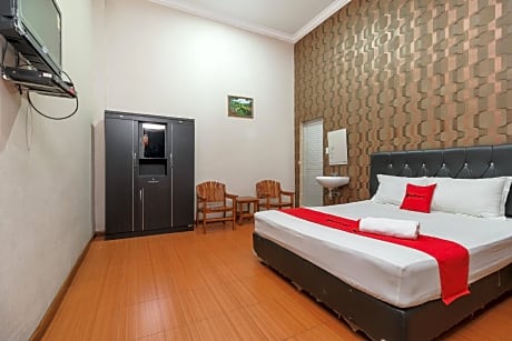 RedDoorz near Danau Toba Parapat