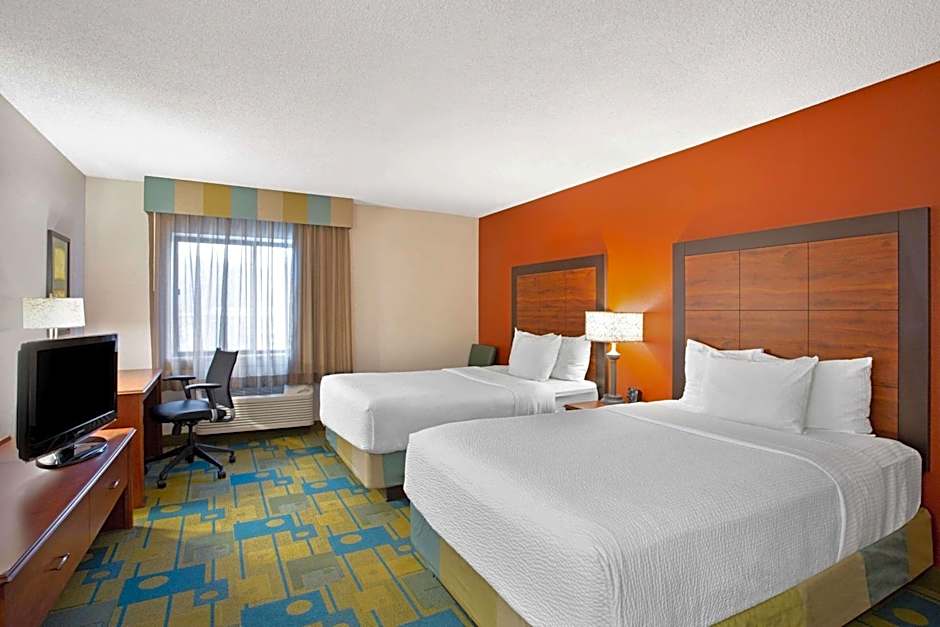 La Quinta Inn & Suites by Wyndham Auburn Worcester