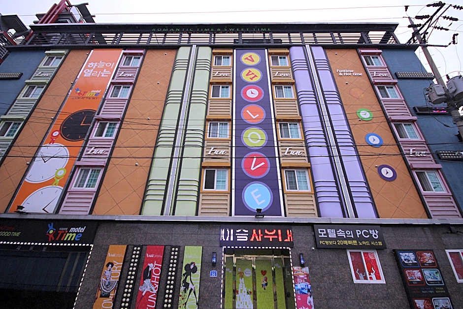 Gyeongju H Avenue Hwangridangil Branch