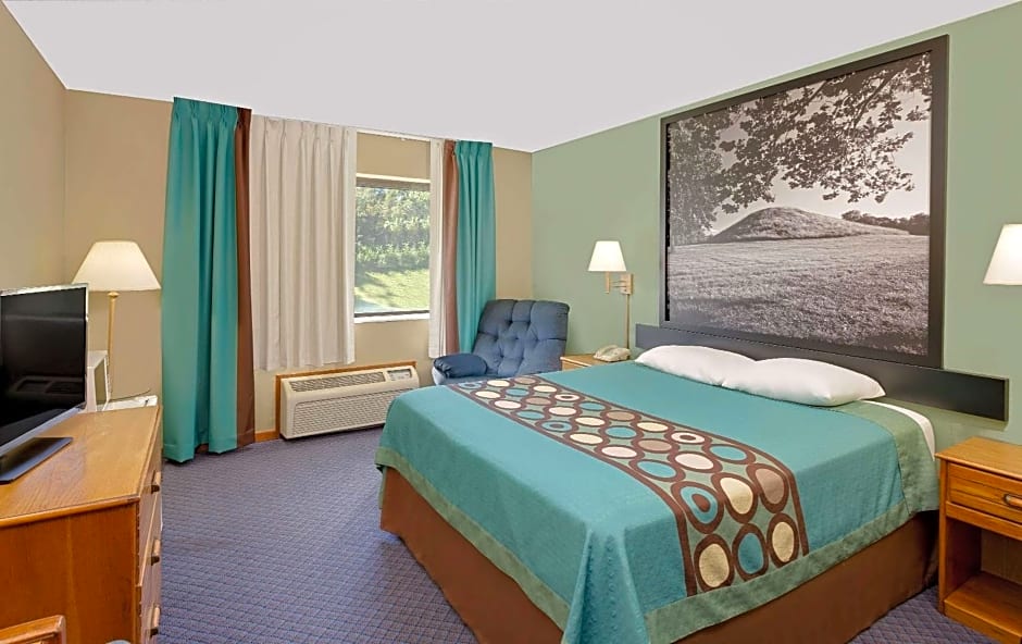 Super 8 by Wyndham Macomb