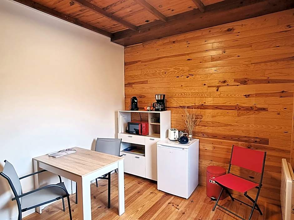Les Tables Aux Vaches - Maison d'Hôtes - Confort, calme et détente au bord du lac de la Raviège