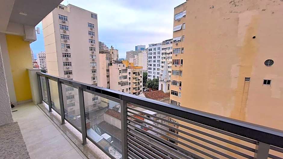 Apto moderno com varanda, piscina e academia