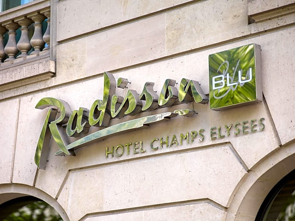 Radisson Blu Hotel Champs Elysees (Pet-friendly)
