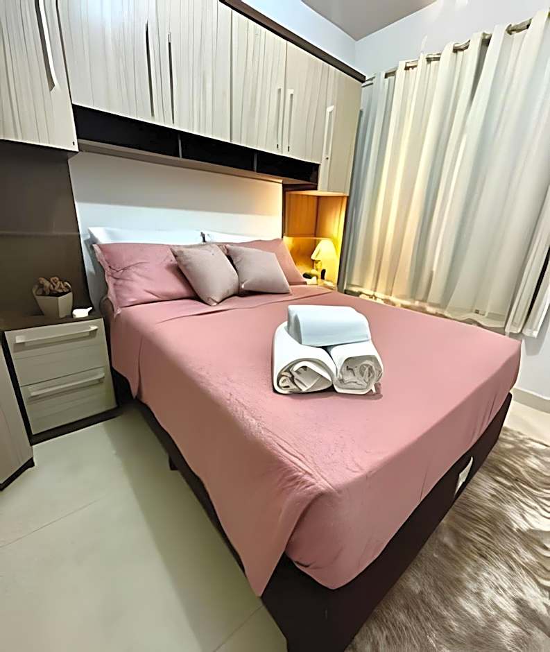 Casa grande - 3 Suítes e Piscina - Próx. ao Centro