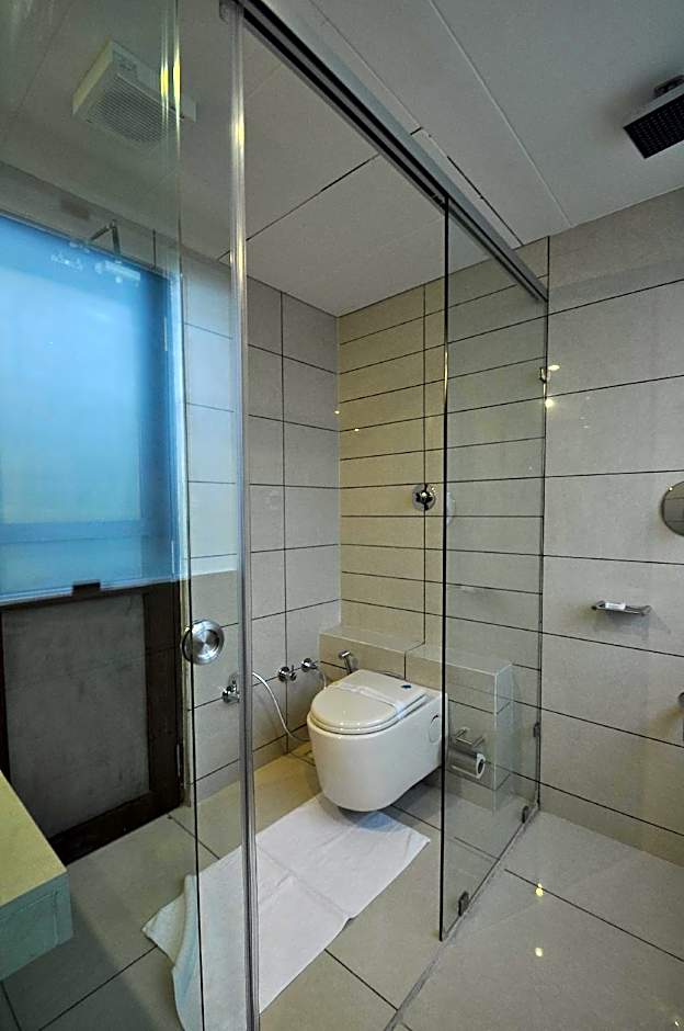 Le Grande Residency - Marriage Certificate Required