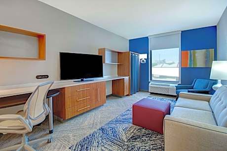 King Suite with Roll-In Shower - Mobility and Hearing Access/Non-Smoking