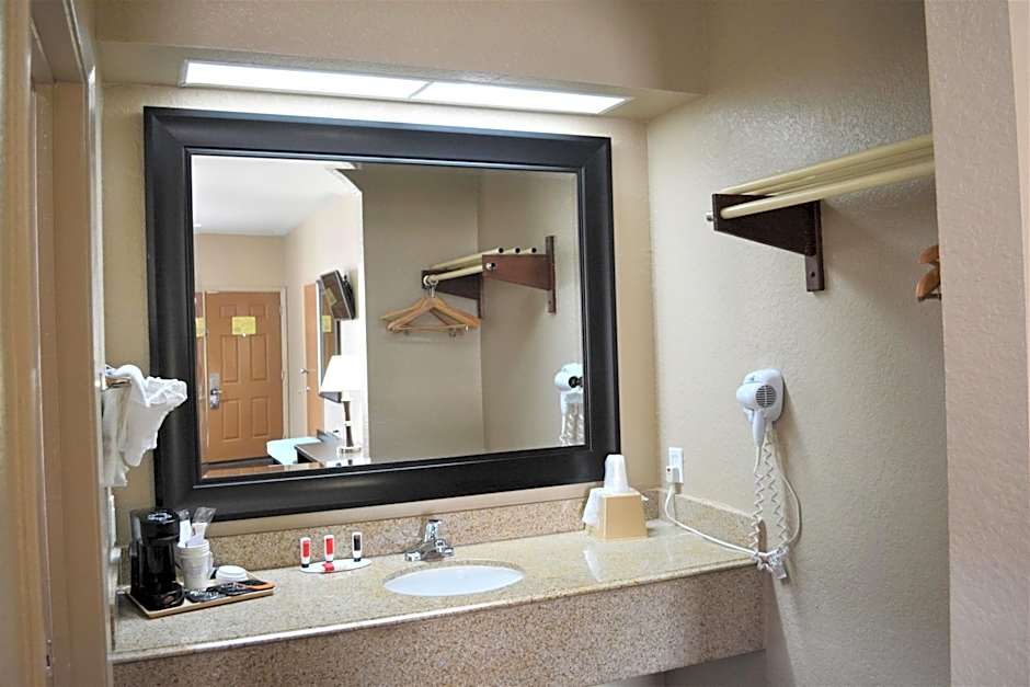 Super 8 by Wyndham Galveston