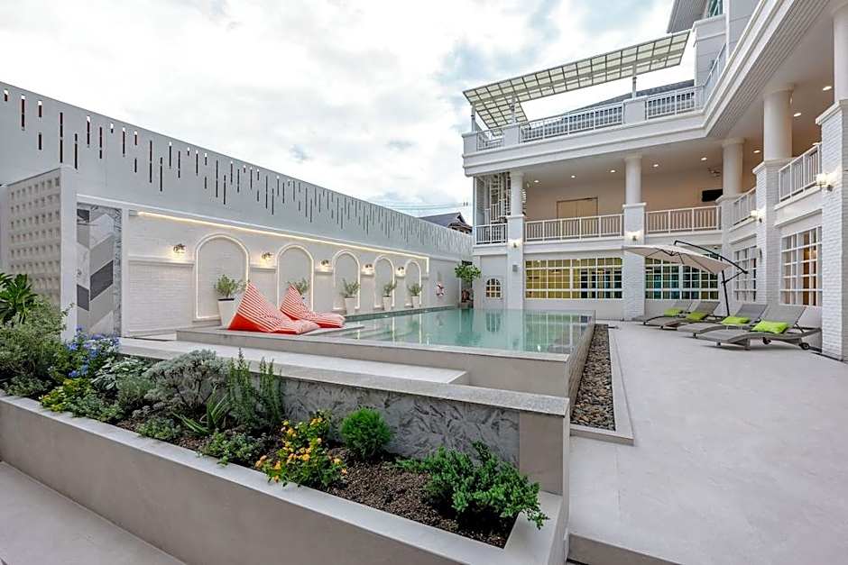 De Hug Hotel and Residence