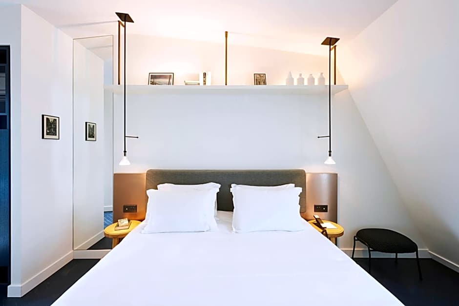 Perpetual Elysee Montaigne