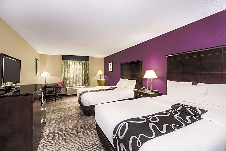 La Quinta Inn & Suites by Wyndham Louisville East