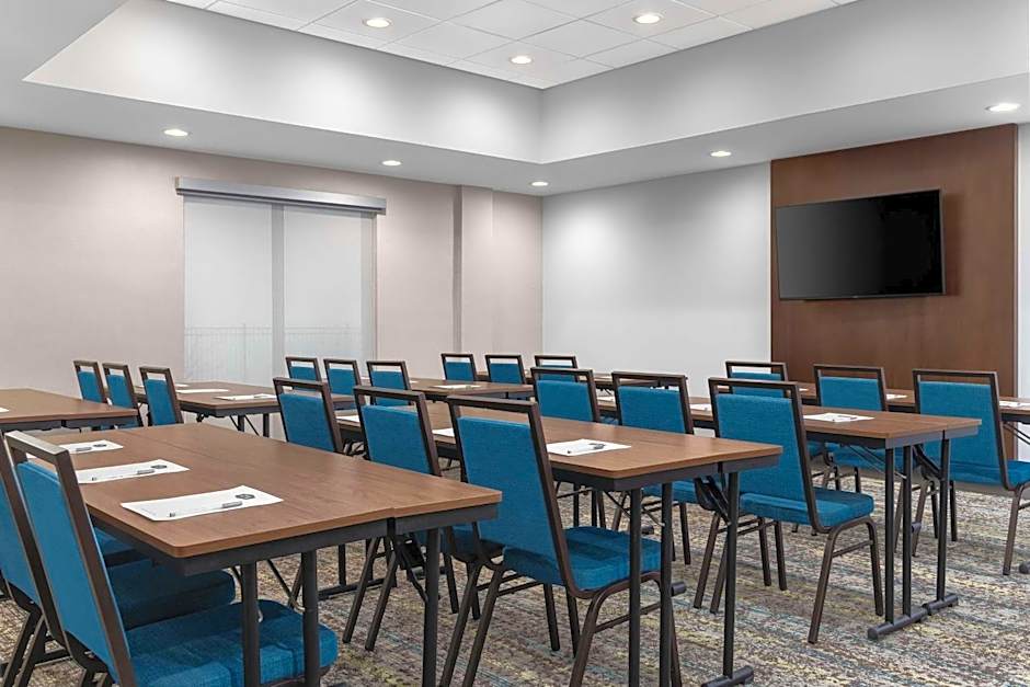 Hampton Inn & Suites Orangeville, ON