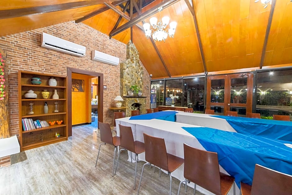 RedDoorz Plus @ Starhomes Olivianville